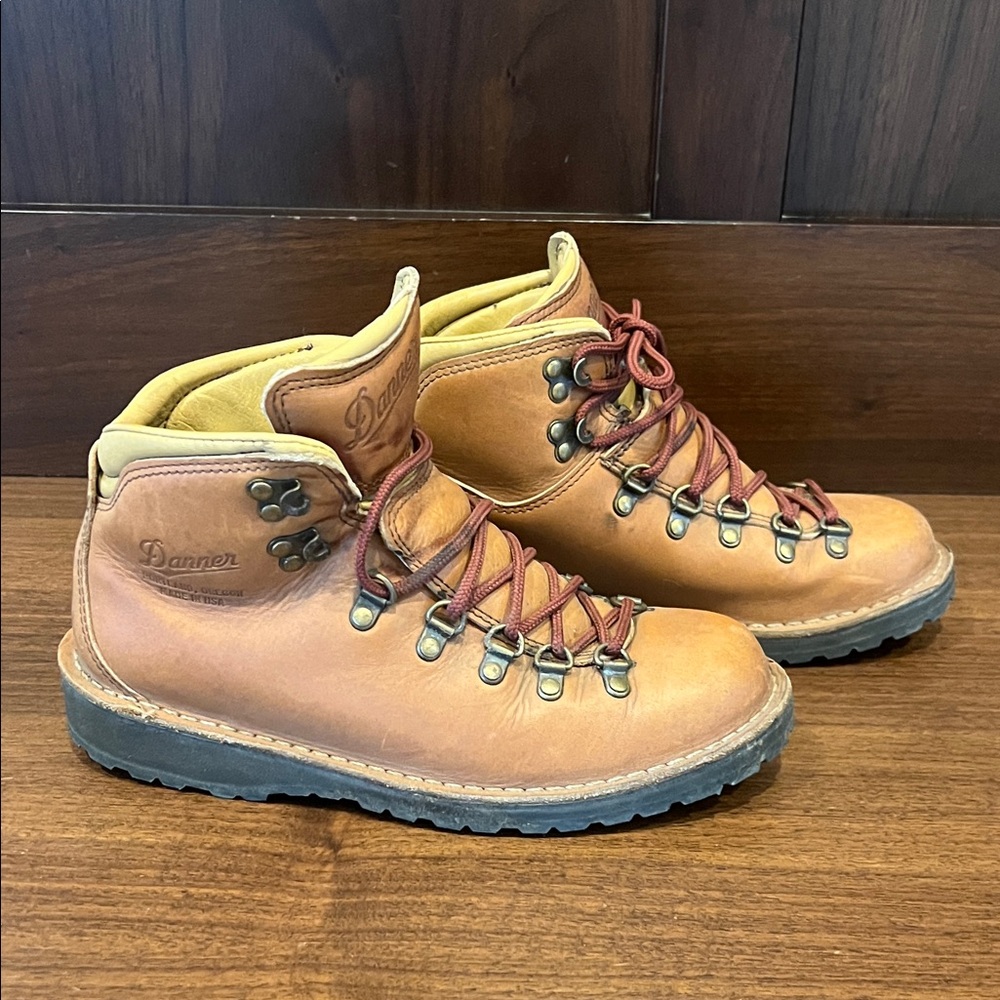 Danner Mountain Pass size 7 - Picture 2 of 8